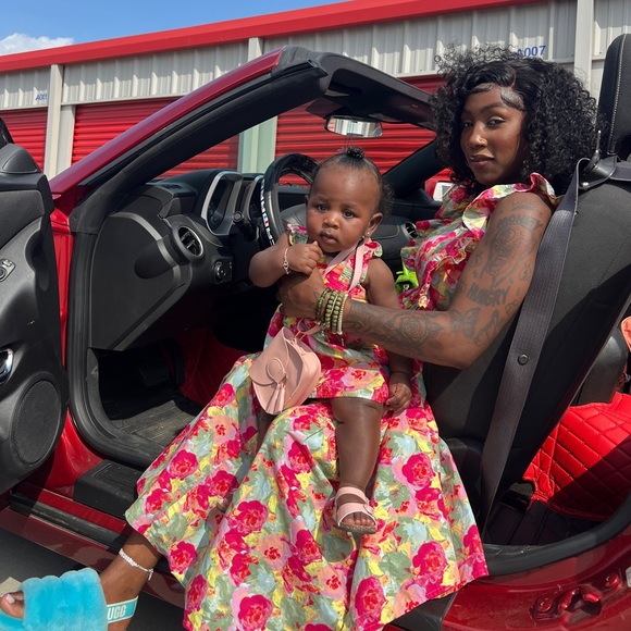 Mommy and me matching floral dresses - Picture 5 of 7